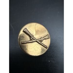 1950s U.S. Army Infantry Military Uniform Pin Lapel Pin Crossed Rifles WWII